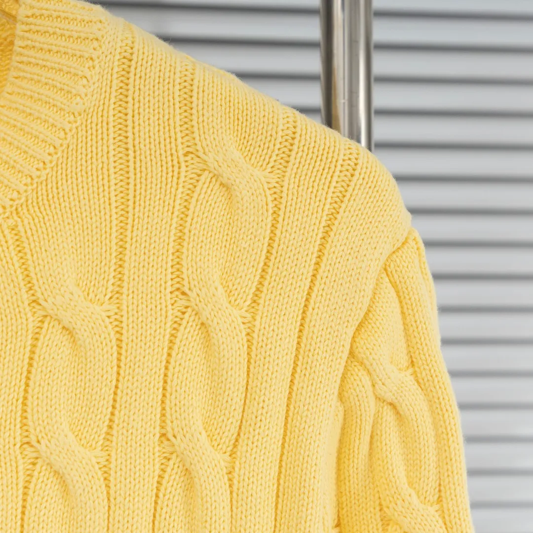 P290 top version (different currencies) You can scan the code to enter the official website. Style: Ralph Lauren POLO Ralph Lauren small label embroidered knitted cardigan jacket. Color: Picture color. Size: S-XL. Fabric: pure cotton. Accessories: full set of customized accessories. No gender distinction. Same style for men and women.